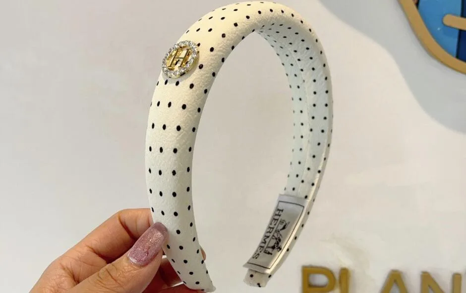 大人可愛い ドット柄 Hロゴ エルメス カチューシャ 偽物 ヘアアクセサリー 大人可愛い ドット柄 Hロゴ エルメス カチューシャ 偽物 ヘアアクセサリー