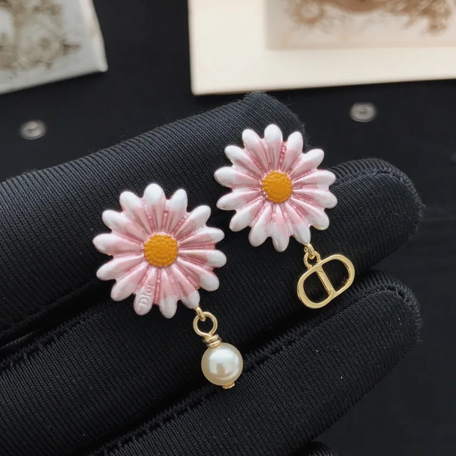 注目される Dior Daisy ピアス クリスチャン・ディオール イヤリング コピー