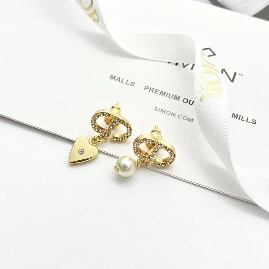 CDロゴ ハート&パール アシンメトリー ドロップピアス クリスチャン・ディオール イヤリング 偽物 CDロゴ ハート&パール アシンメトリー ドロップピアス クリスチャン・ディオール イヤリング 偽物
