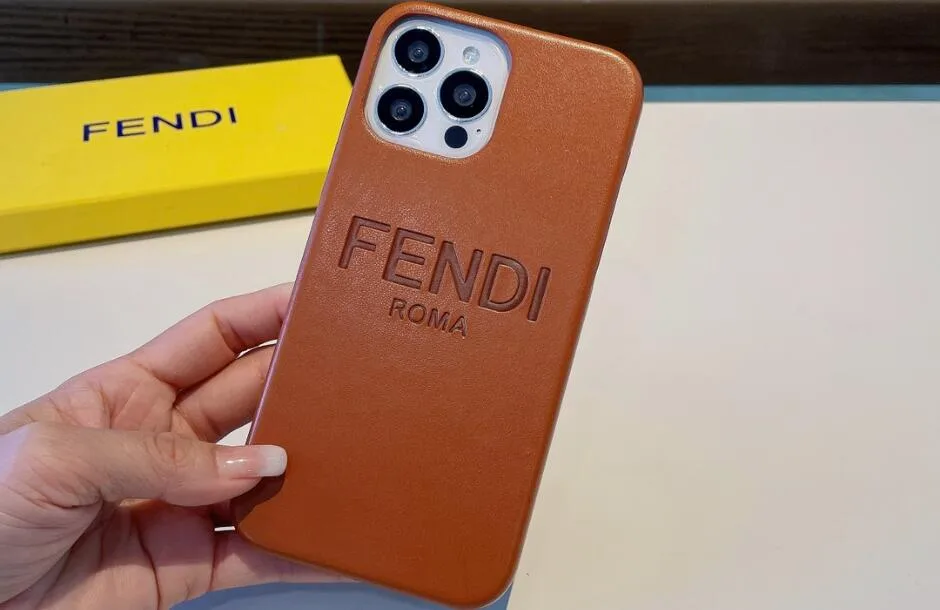 おしゃれ シンプル 無地 フェンディ スマホケース iphone コピー アイフォンケース 携帯ケース 薄型