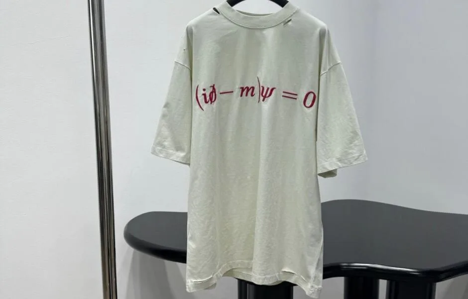 バレンシアガ Tシャツ コピー ユニセックス 刺繍入り オーバーサイズ 半袖Tシャツ バレンシアガ Tシャツ コピー ユニセックス 刺繍入り オーバーサイズ 半袖Tシャツ