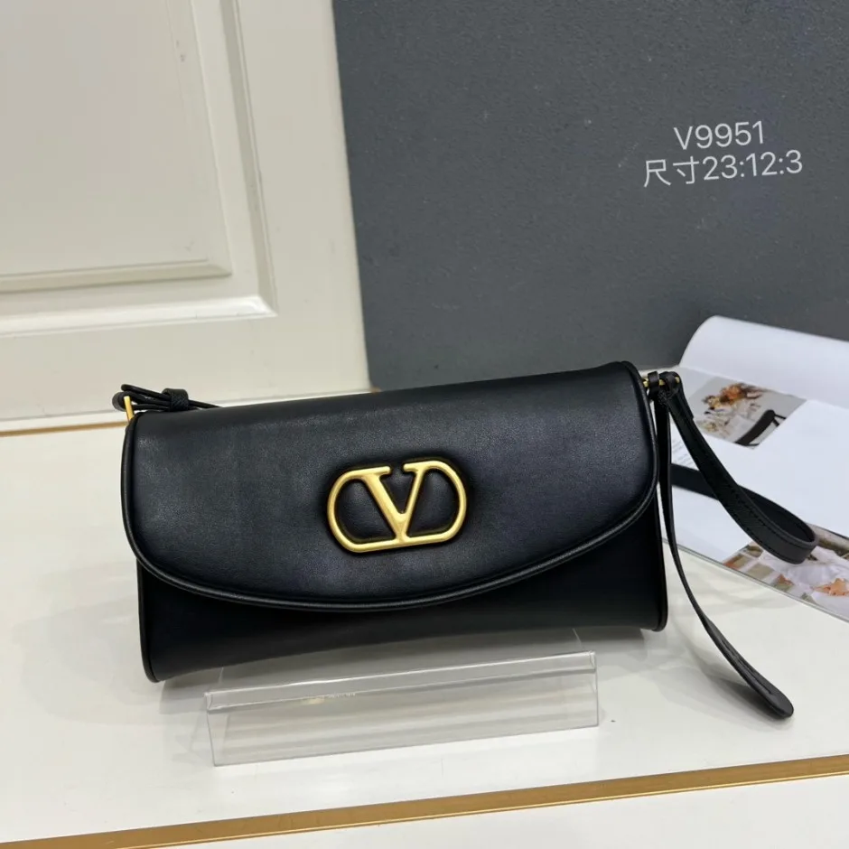 Vロゴ シグネチャー レザー ショルダーバッグ ヴァレンティノ バッグ コピー ブラック