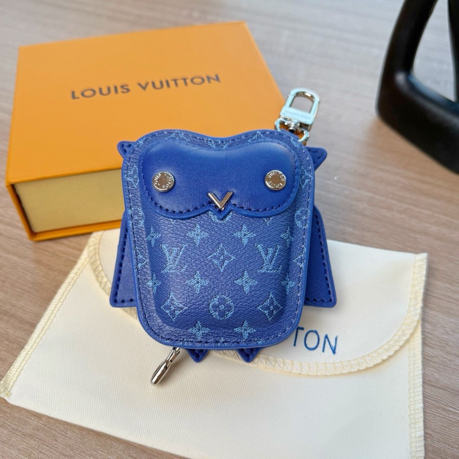 LOUIS VUITTON ルイヴィトン チャーム 青 LOUIS VUITTON - LOUIS