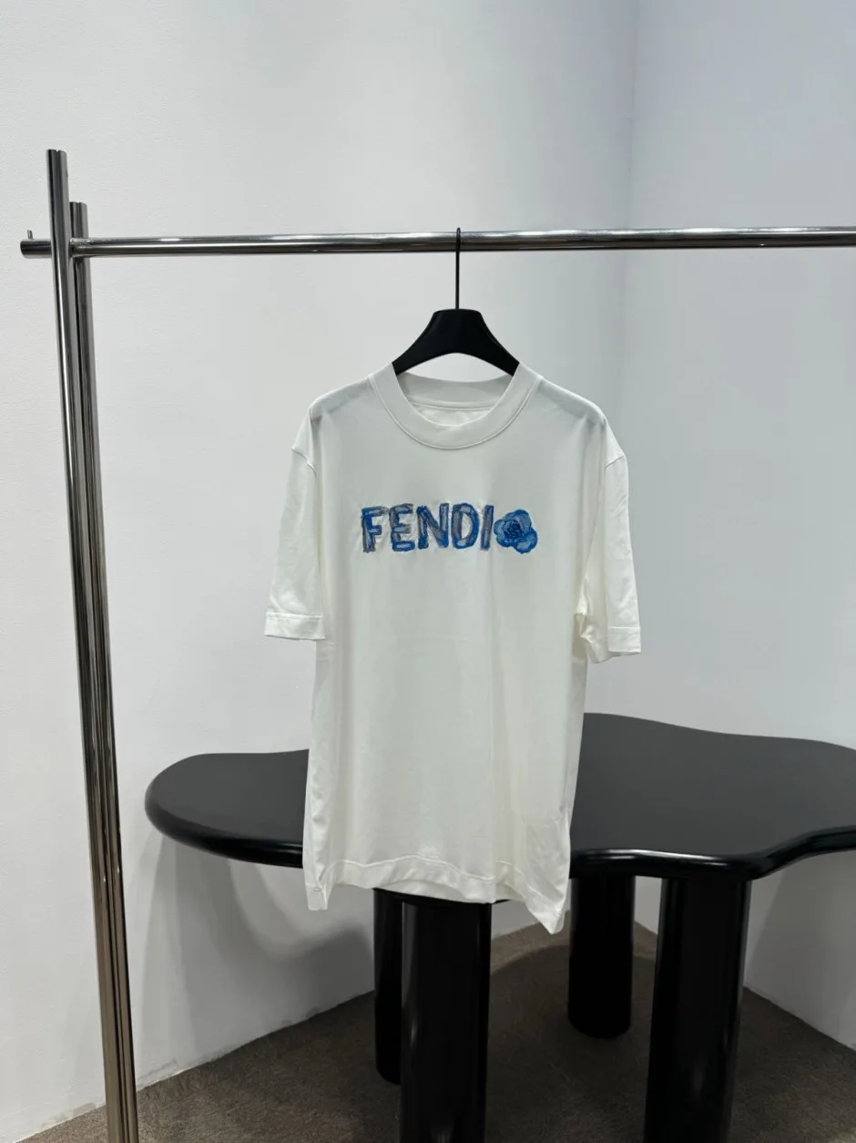 ユニセックス ロゴ コットン 半袖Tシャツ フェンディ Tシャツ 偽物 ホワイト ユニセックス ロゴ コットン 半袖Tシャツ フェンディ Tシャツ 偽物 ホワイト