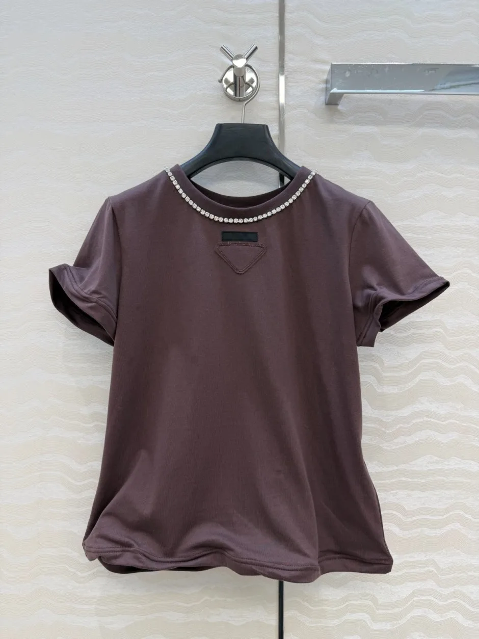 シンプル ビジュー装飾 半袖Tシャツ プラダ Tシャツ 偽物 コットン ブラウン シンプル ビジュー装飾 半袖Tシャツ プラダ Tシャツ 偽物 コットン ブラウン