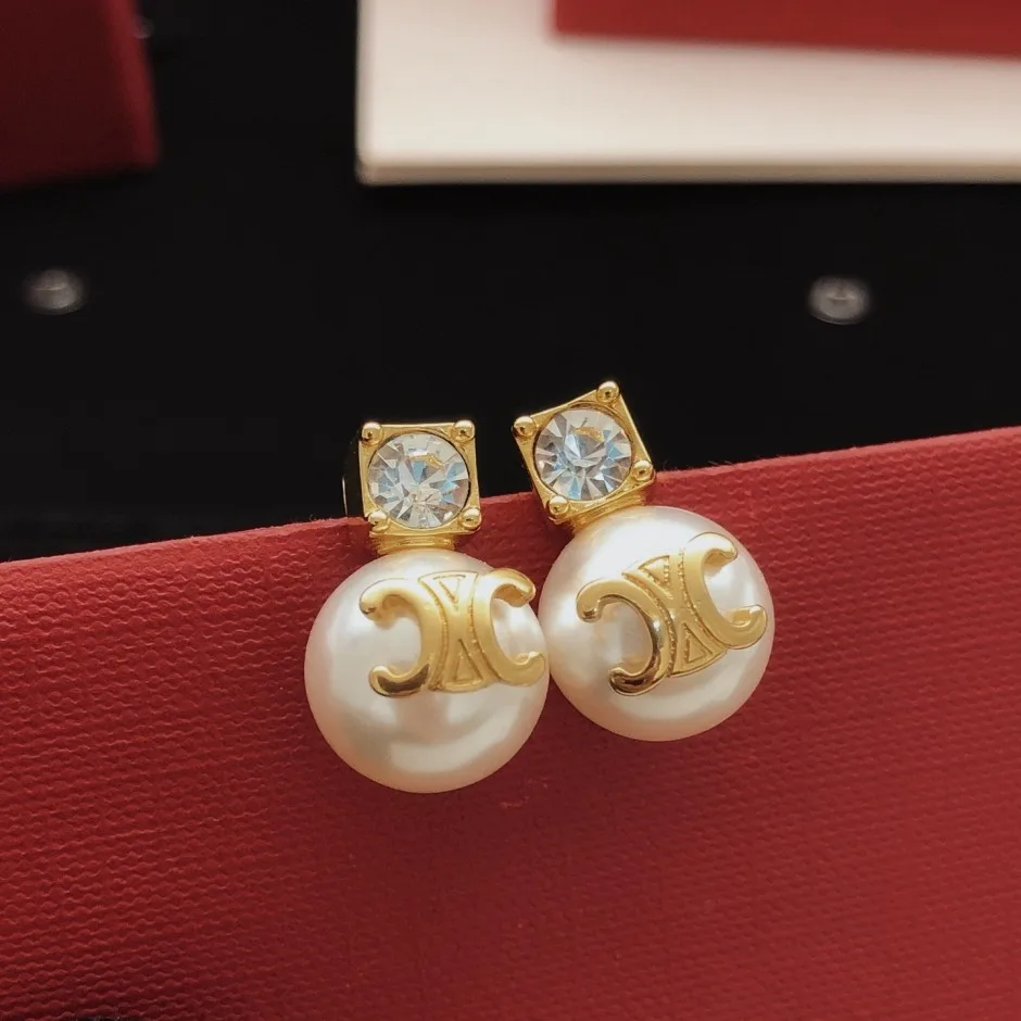 トリオンフ パール＆クリスタル ピアス セリーヌ イヤリング 偽物