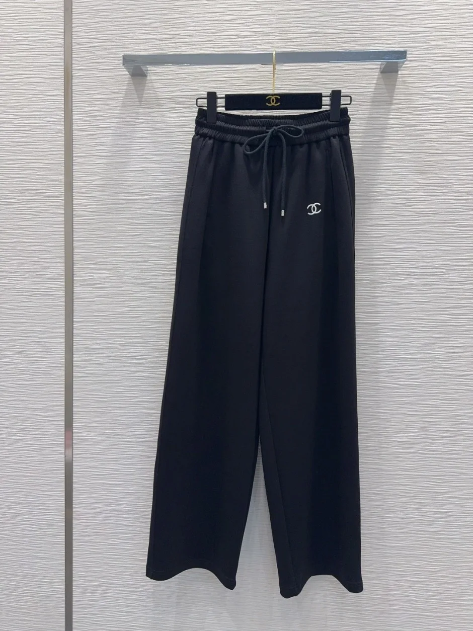 CCロゴ ドローストリング スウェットパンツ シャネル パンツ コピー ブラック CCロゴ ドローストリング スウェットパンツ シャネル パンツ コピー ブラック