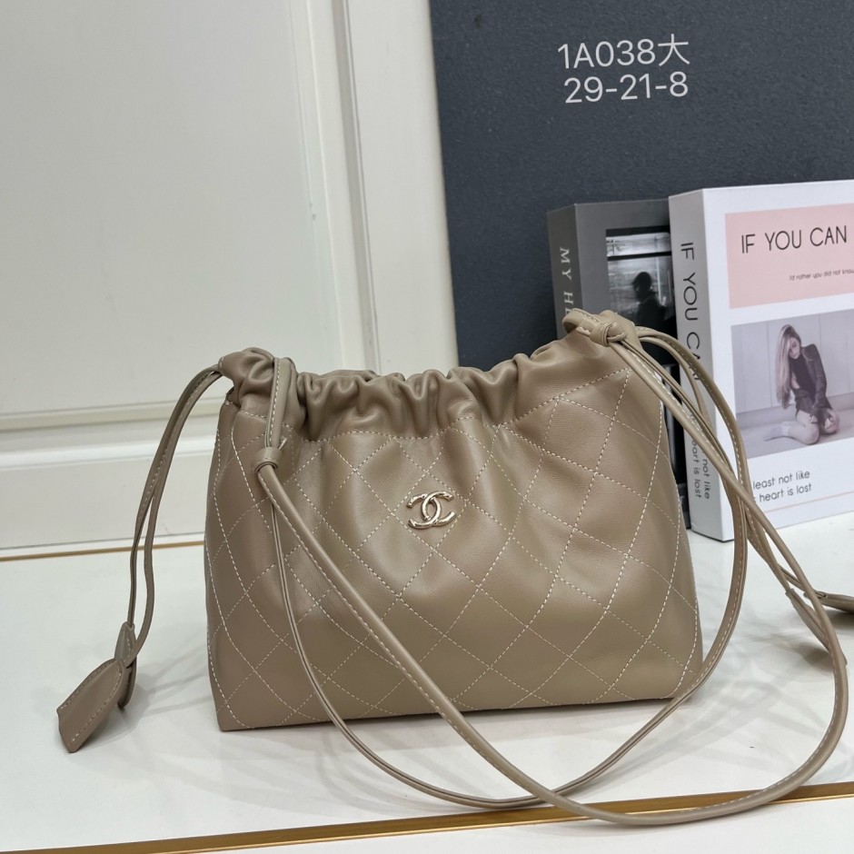 新品 ★ CHANEL  マトラッセ クロス バッグ  巾着 CHANEL（シャネル） マトラッセ 巾着バッグ ココマーク ラムスキン