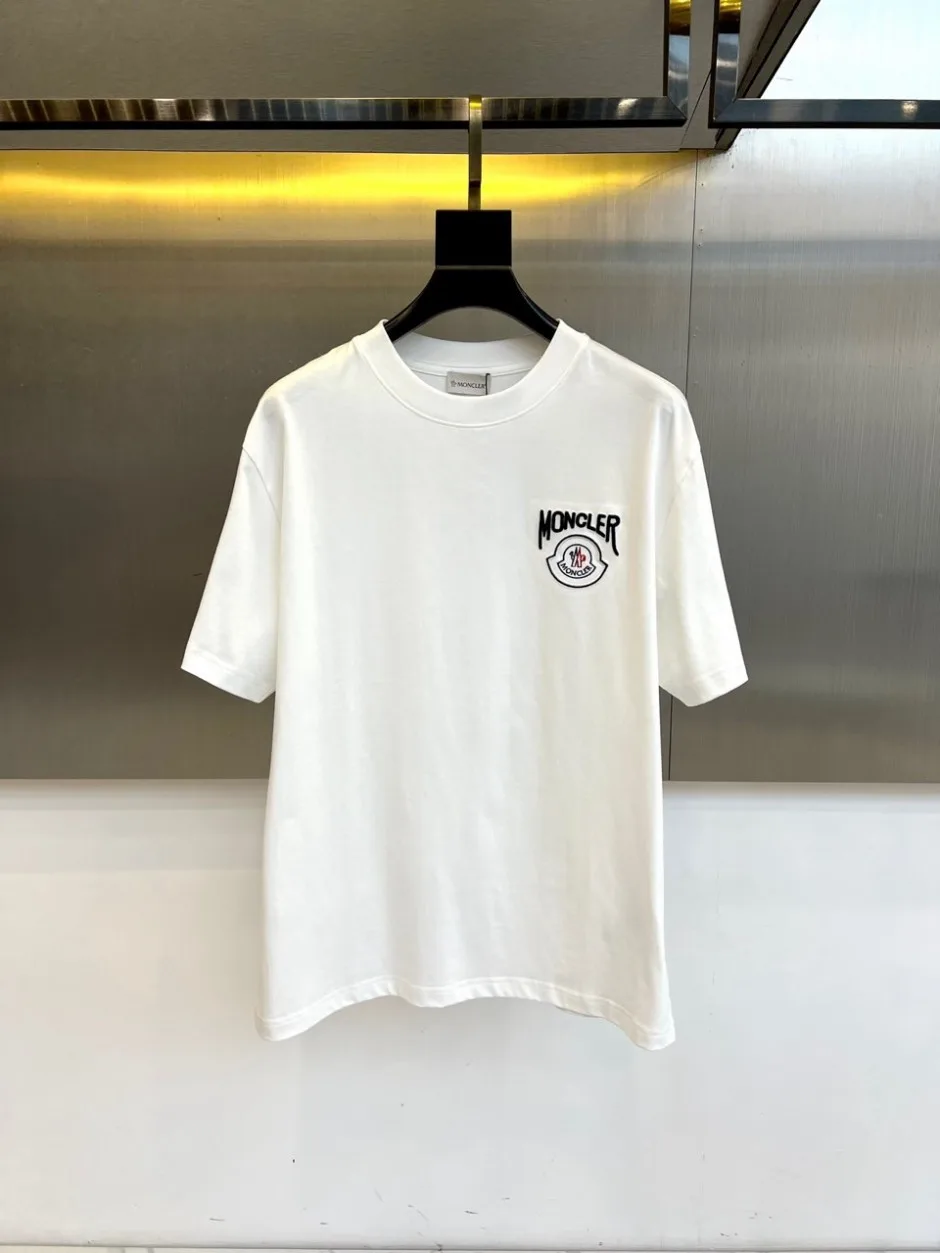 シンプル ロゴ刺繍 半袖Tシャツ モンクレール Tシャツ 偽物 クルーネック ホワイト シンプル ロゴ刺繍 半袖Tシャツ モンクレール Tシャツ 偽物 クルーネック ホワイト