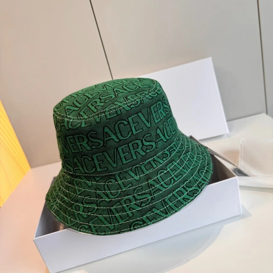 スタイリッシュ ロゴ総柄 バケットハット ヴェルサーチ キャップ 偽物 グリーン
