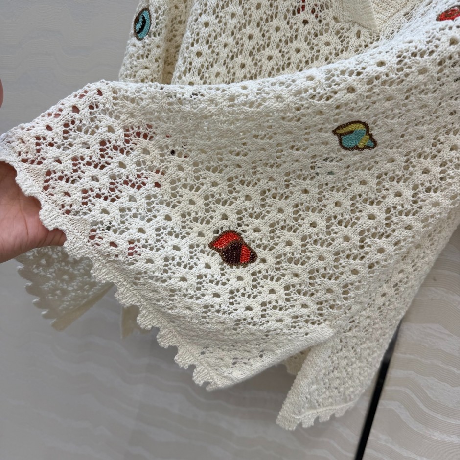 刺繍入り 透かし編み ニット ポロシャツ シャネル ニット 偽物 オフ