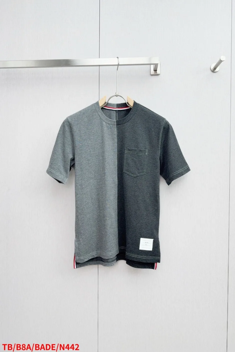 目を引く 配色 切り替え 半袖Tシャツ トムブラウン Tシャツ コピー クルーネック 目を引く 配色 切り替え 半袖Tシャツ トムブラウン Tシャツ コピー クルーネック