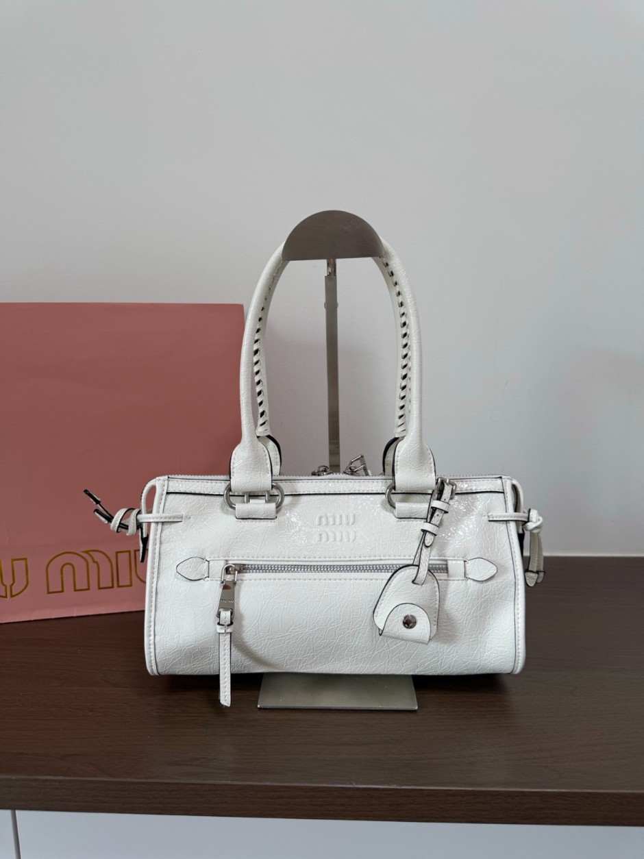 miu miu ミュウミュウ　オフホワイト　ハンドバッグ　ミニボストンバッグ お洒落 レザー ミニボストンバッグ ミュウミュウ バッグ コピー ホワイト