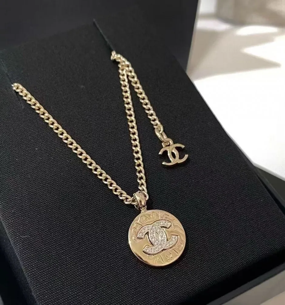 洗練された コインモチーフ CCロゴ ロングネックレス シャネル ネックレス 偽物 洗練された コインモチーフ CCロゴ ロングネックレス シャネル ネックレス 偽物