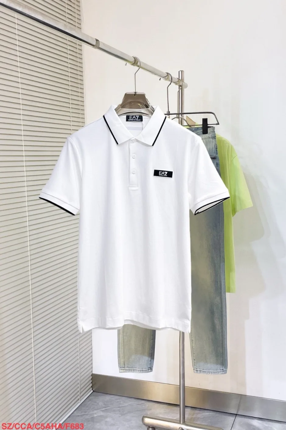 シンプル 洗練された 半袖 ポロシャツ アルマーニ Tシャツ 偽物 ホワイト