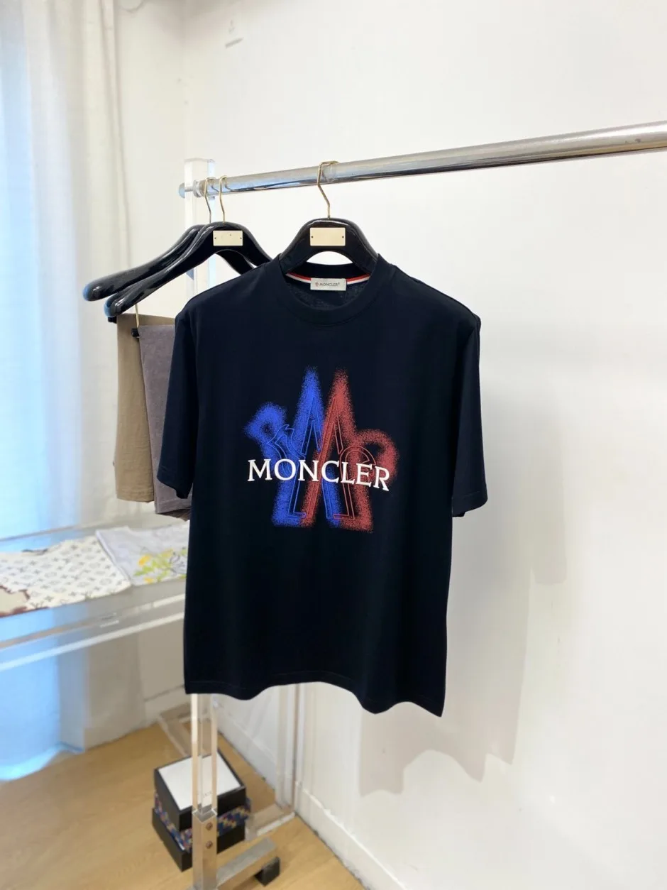 お洒落 ロゴ刺繍 合わせやすい 半袖Tシャツ モンクレール Tシャツ 偽物 ブラック