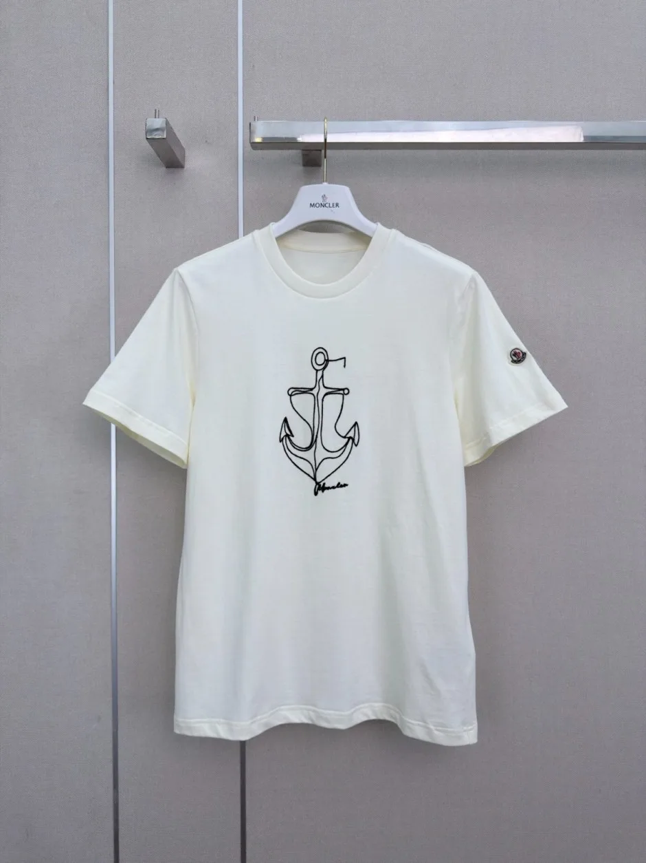 お洒落 アンカーモチーフ クルーネック半袖Tシャツ モンクレール Tシャツ 偽物 オフホワイト