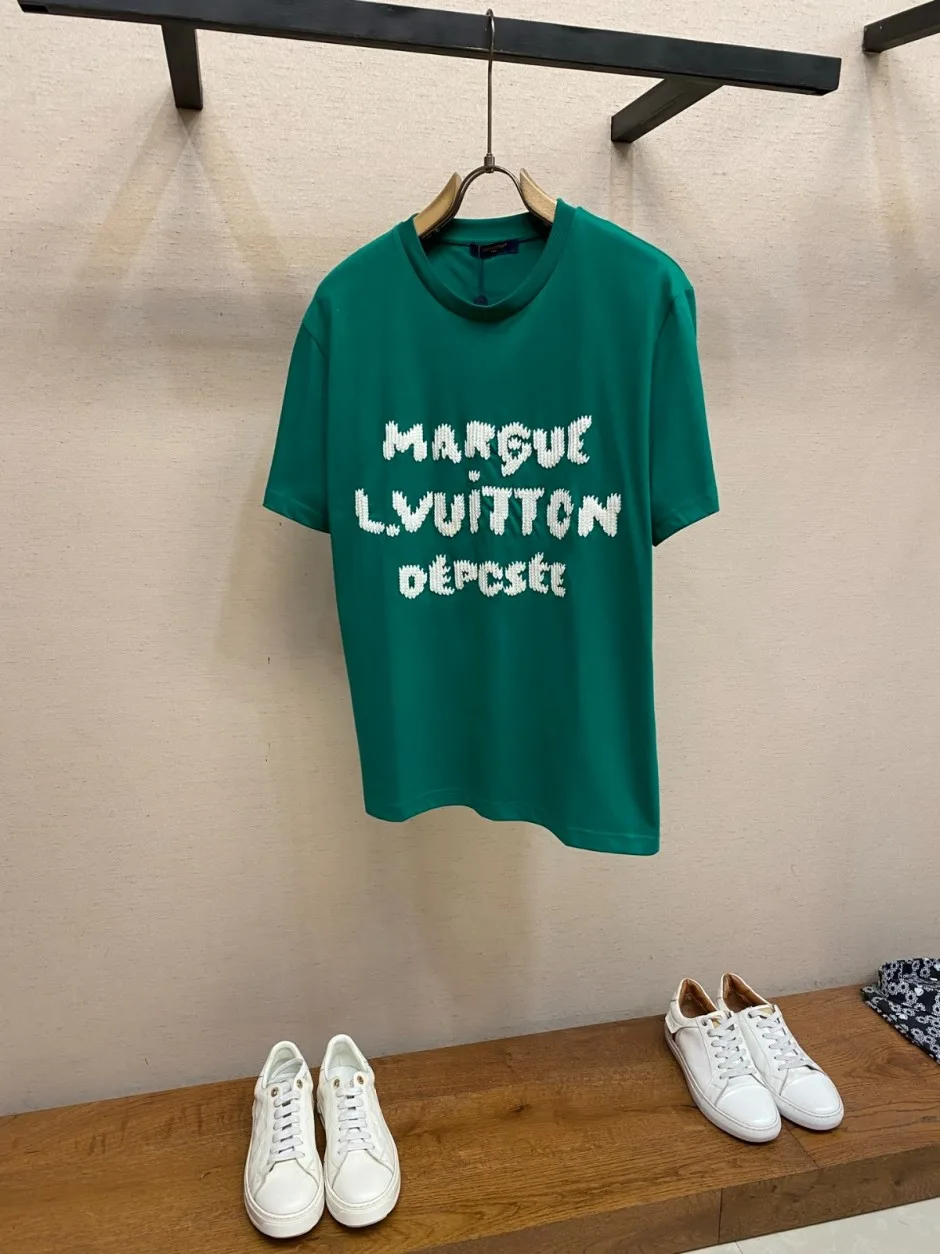 エンブロイダリー シグネチャーTシャツ ルイ・ヴィトン Tシャツ コピー グリーン エンブロイダリー シグネチャーTシャツ ルイ・ヴィトン Tシャツ コピー グリーン