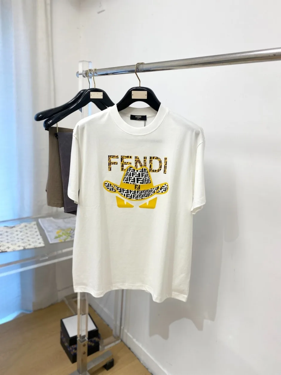 カジュアル ロゴ入り コットン 半袖Tシャツ フェンディ Tシャツ 偽物 ホワイト カジュアル ロゴ入り コットン 半袖Tシャツ フェンディ Tシャツ 偽物 ホワイト