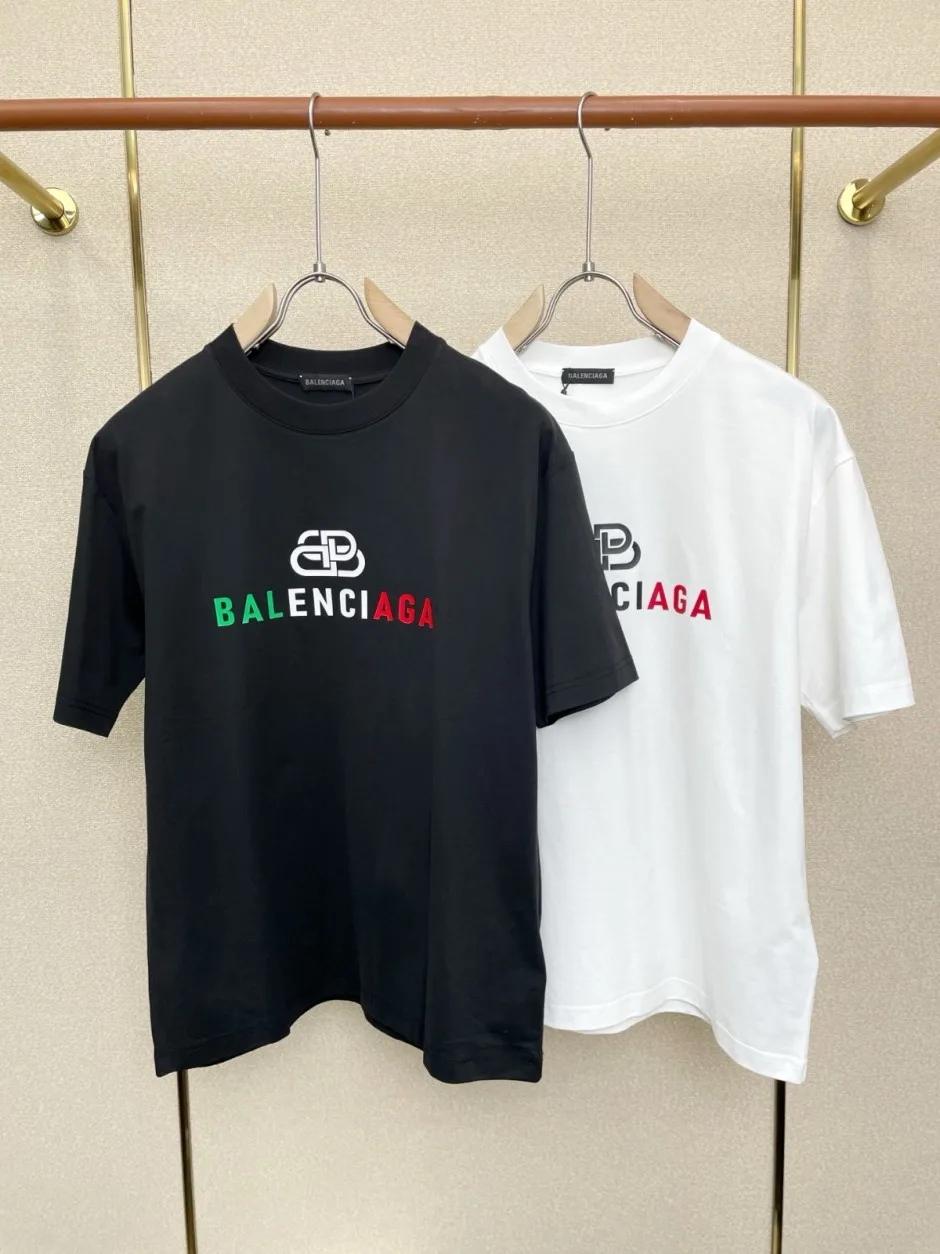 ベーシック ロゴ入り 半袖Tシャツ バレンシアガ Tシャツ 偽物 合わせやすい ベーシック ロゴ入り 半袖Tシャツ バレンシアガ Tシャツ 偽物 合わせやすい
