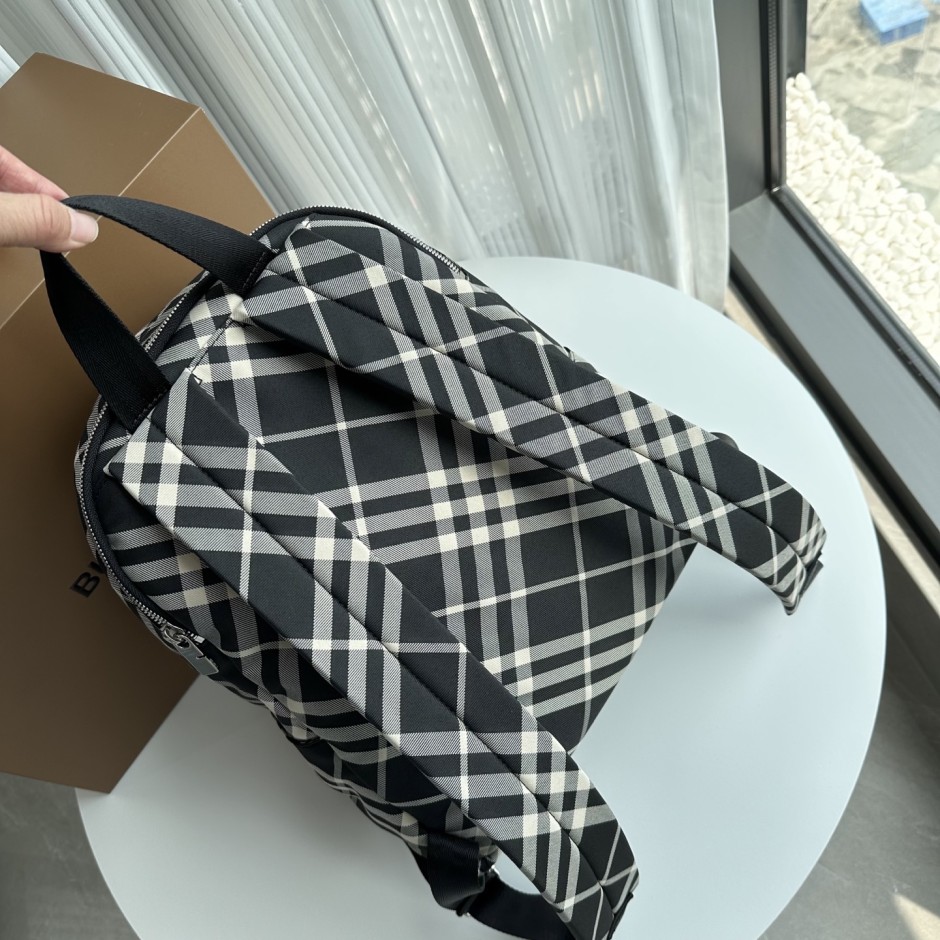 1784860873604790.jpg 人気 洗練された バーバリー チェック バックパック スーパーコピー リュックサック