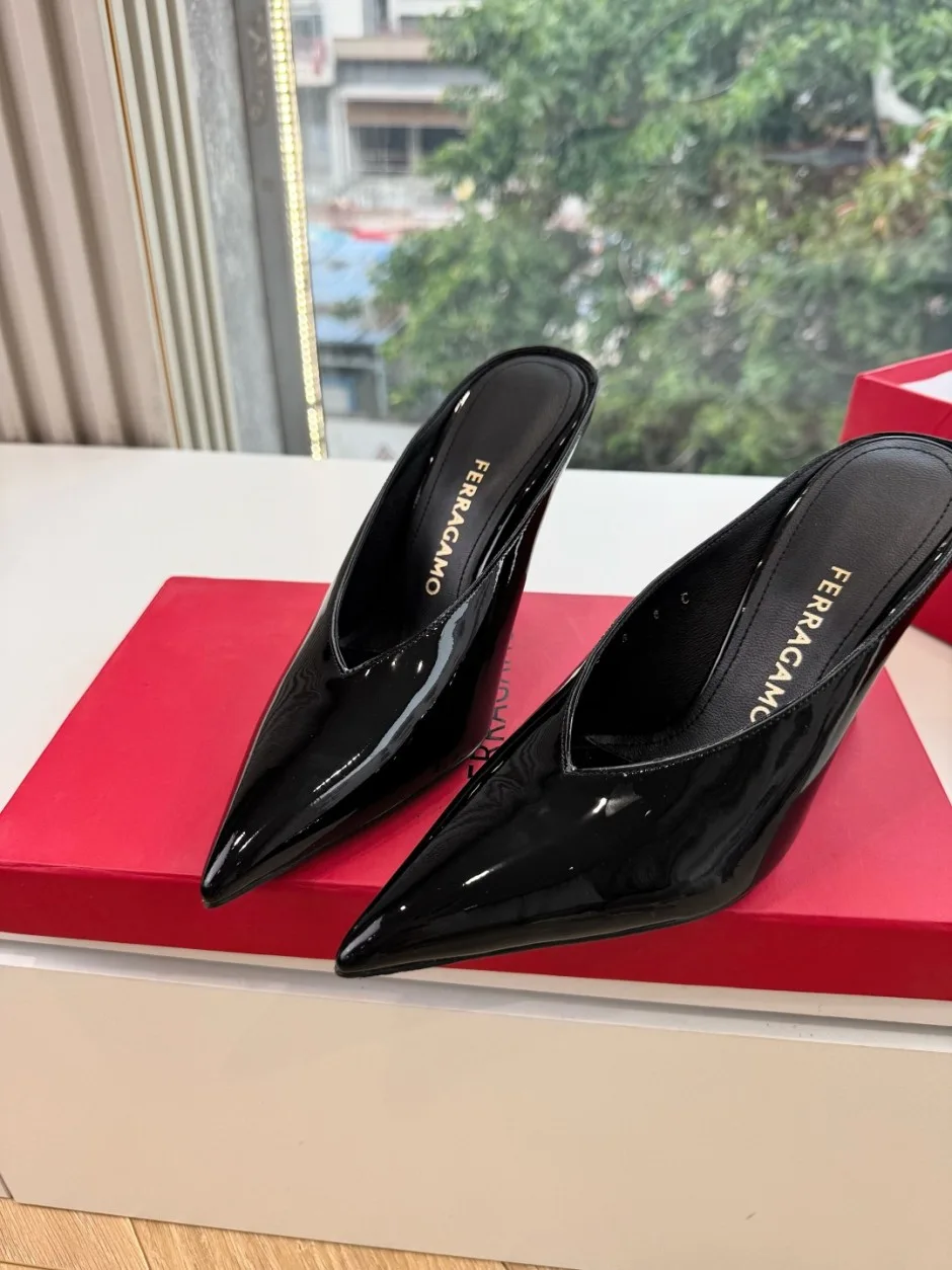 1784864928185710.jpg パテントレザー ミュールパンプス サルヴァトーレ・フェラガモ パンプス 偽物 ブラック