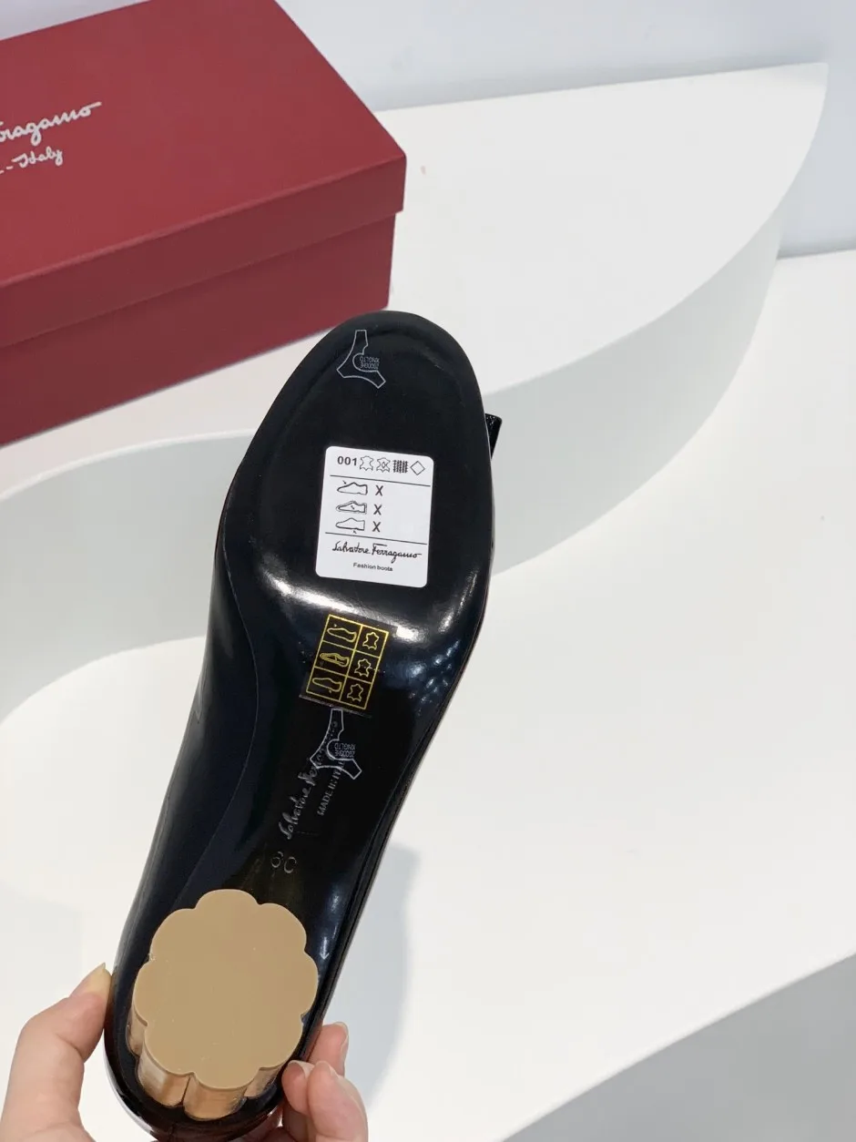 1784866728106476.jpg エレガント パテントレザー サルヴァトーレ・フェラガモ パンプス 偽物 ブラック