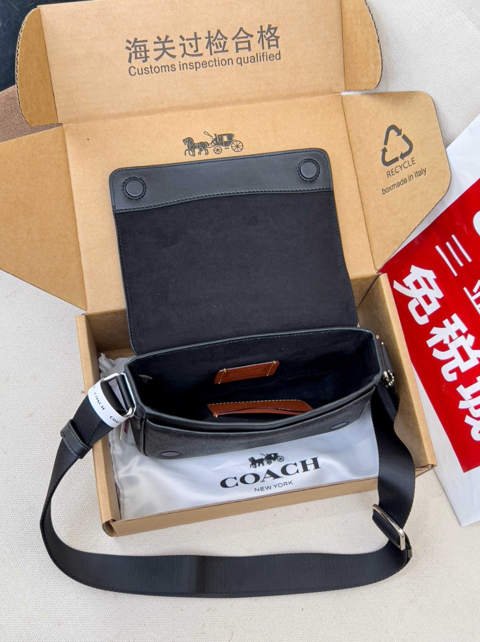 コーチ バッグ スーパーコピー シグネチャー柄 ショルダーバッグ メンズバッグ