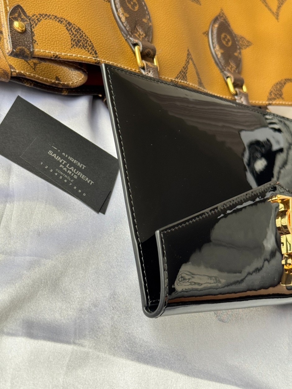 パテントレザー YSLロゴ クラッチバッグ イヴ・サンローラン バッグ スーパーコピー ブラック