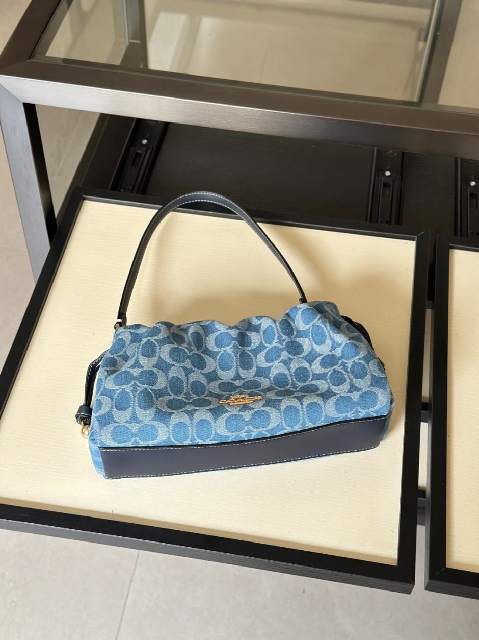 1784889643382329.jpg 可愛い シグネチャーデニム ショルダーバッグ コーチ バッグ スーパーコピー ブルー