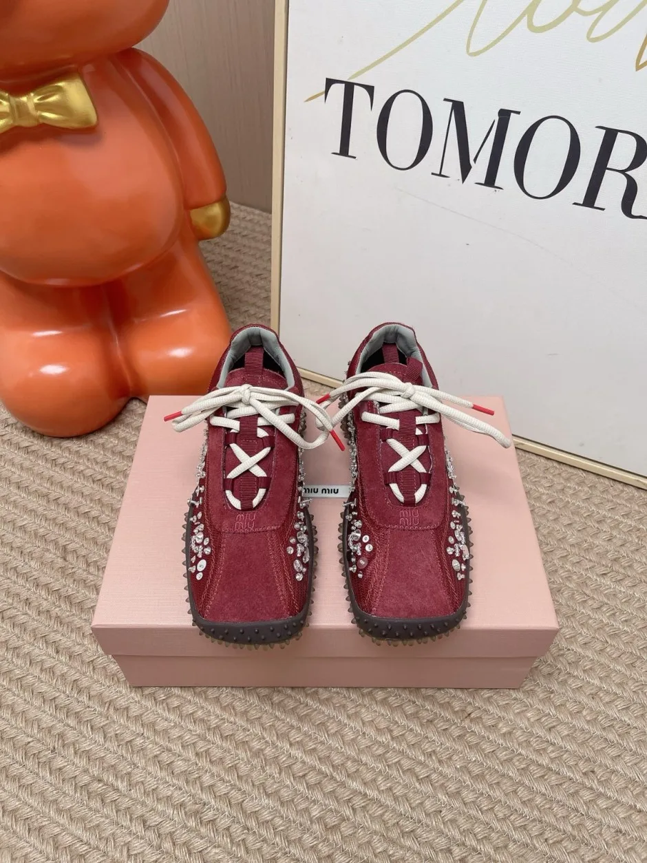 1784947496953822.jpg お洒落 バブル刺繍入り スニーカー ミュウミュウ スーパーコピー ボルドー