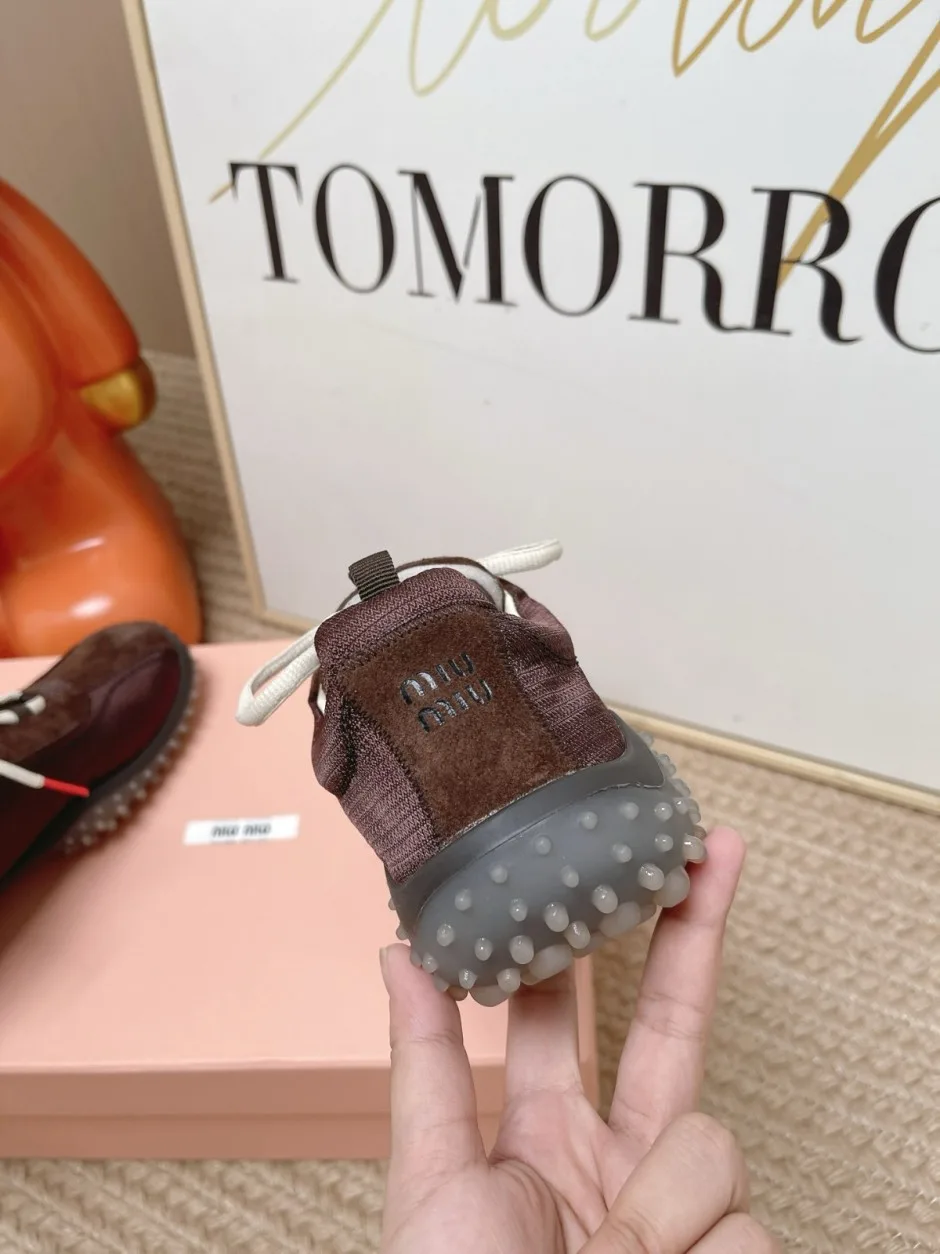 1784952890120394.jpg ミュウミュウ スーパーコピー 人気 カジュアル 異素材 バブル スニーカー ブラウン