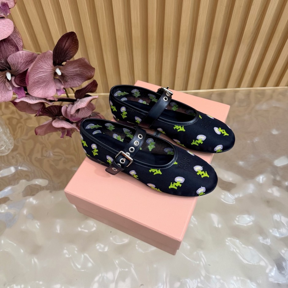 1784958673989763.jpg 刺繍入り メッシュ バレリーナシューズ ミュウミュウ スーパーコピー ブラック
