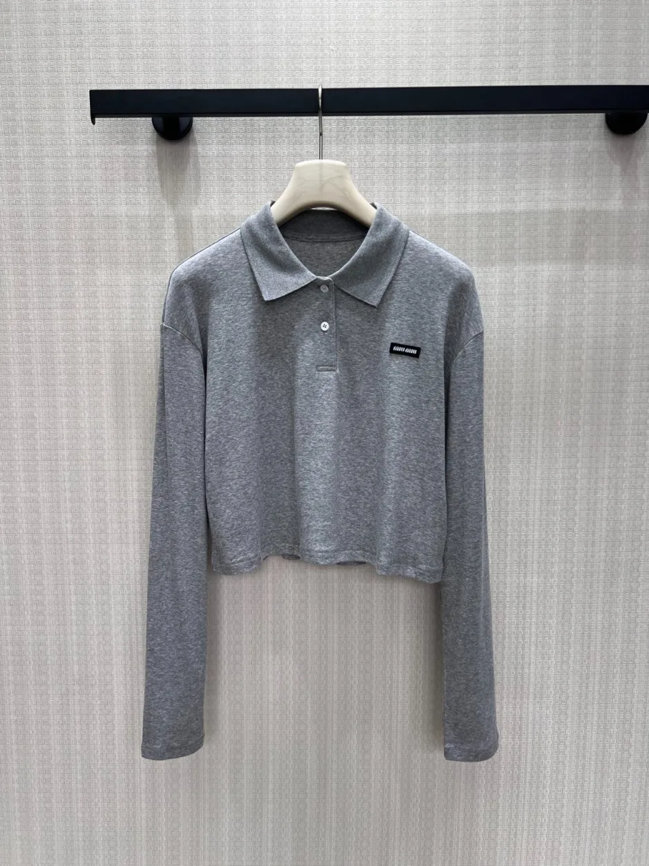 1785053947368061.jpg ショート丈 コットン 長袖ポロシャツ ミュウミュウ Tシャツ 偽物 グレー