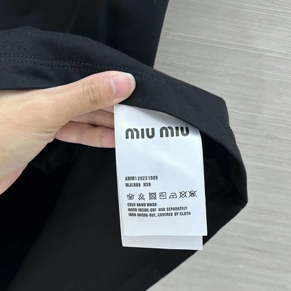 1785060002959986.jpg カジュアル コットン 半袖Tシャツ ミュウミュウ Tシャツ 偽物 クルーネック ブラック
