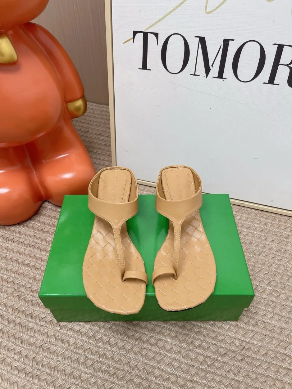 1785289299419711.jpg 人気 おしゃれ リヴィア トング ボッテガ・ヴェネタ サンダル スーパーコピー ベージュ