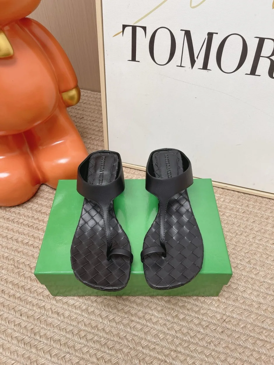 1785289773854427.jpg 人気 おしゃれ リヴィア トング ボッテガ・ヴェネタ サンダル スーパーコピー ブラック