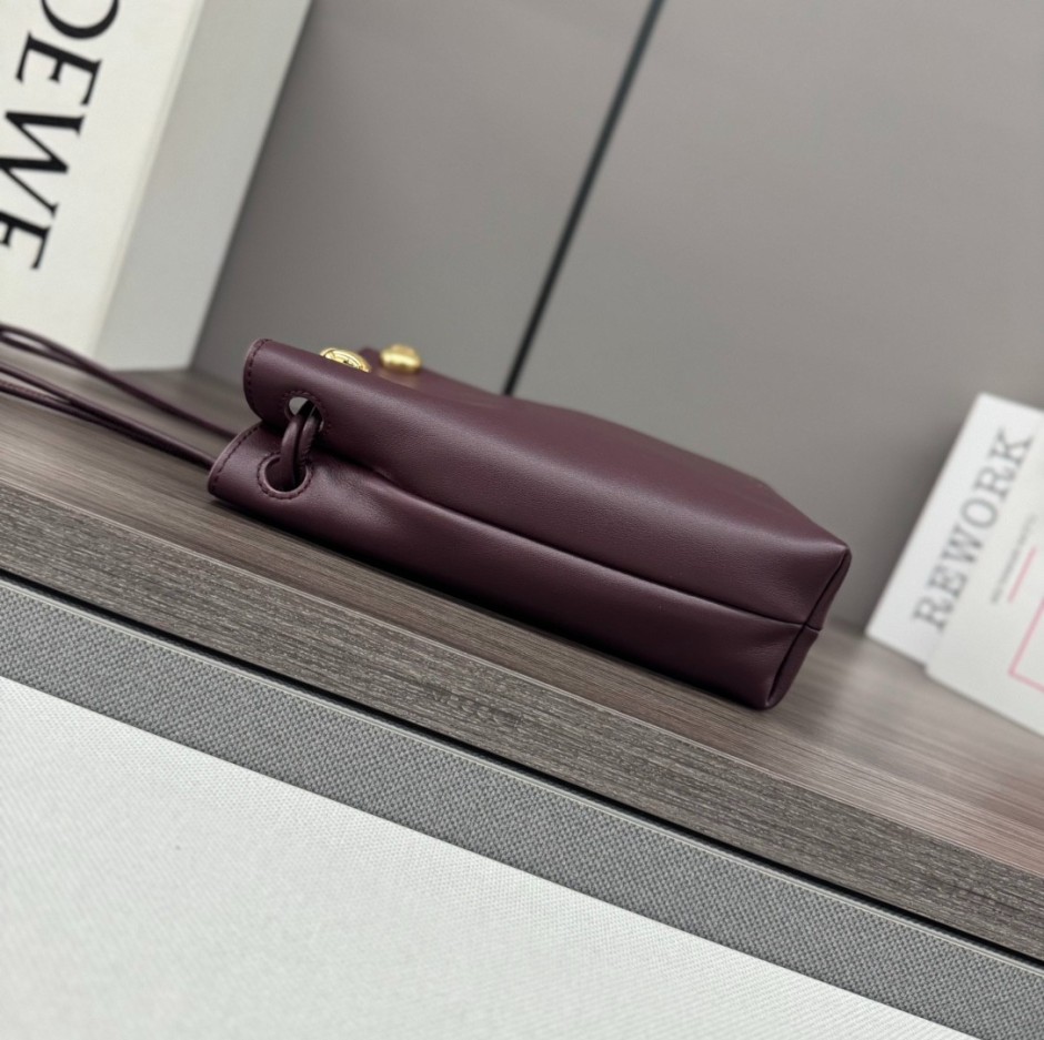 1785324267545993.jpg 人気 エレガント ぺブル ソフトポーチ ショルダーバッグ ロエベ バッグ スーパーコピー ボルドー