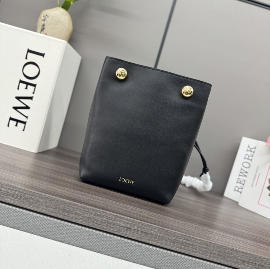 1785324718341771.jpg ロエベ バッグ スーパーコピー ぺブル ソフトポーチ ショルダーバッグ ブラック