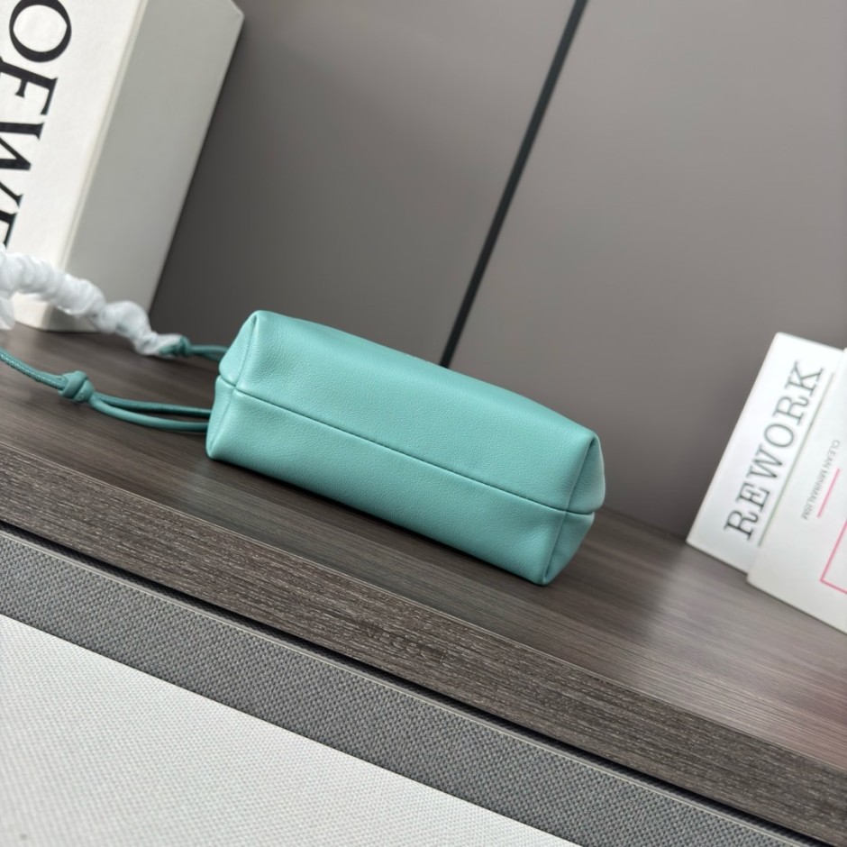 1785324927163656.jpg ロエベ バッグ スーパーコピー ぺブル ソフトポーチ ショルダーバッグ ミントグリーン