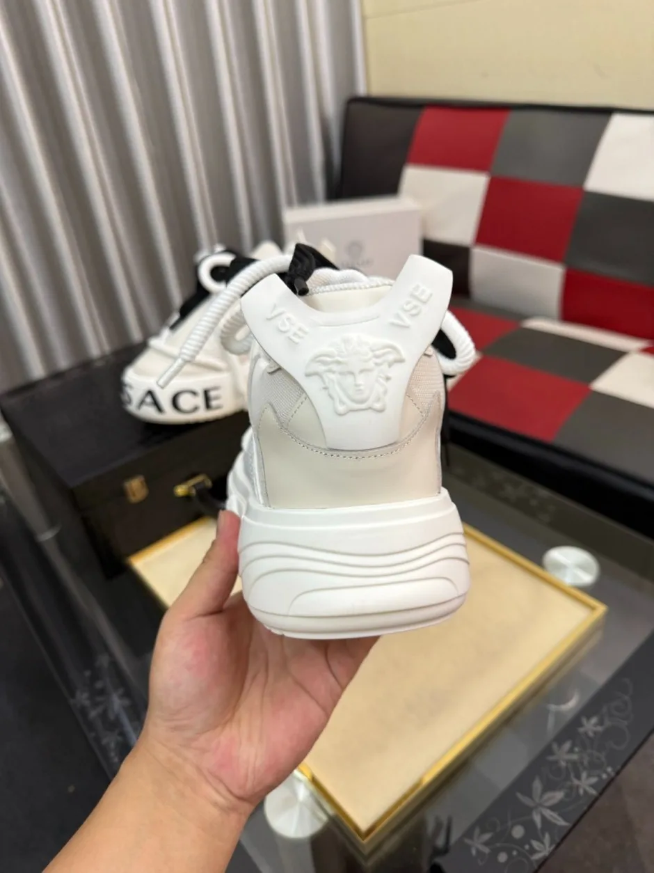 1785558495557982.jpg スタイリッシュ 厚底スニーカー ヴェルサーチ スニーカー コピー 注目される メンズシューズ ホワイト
