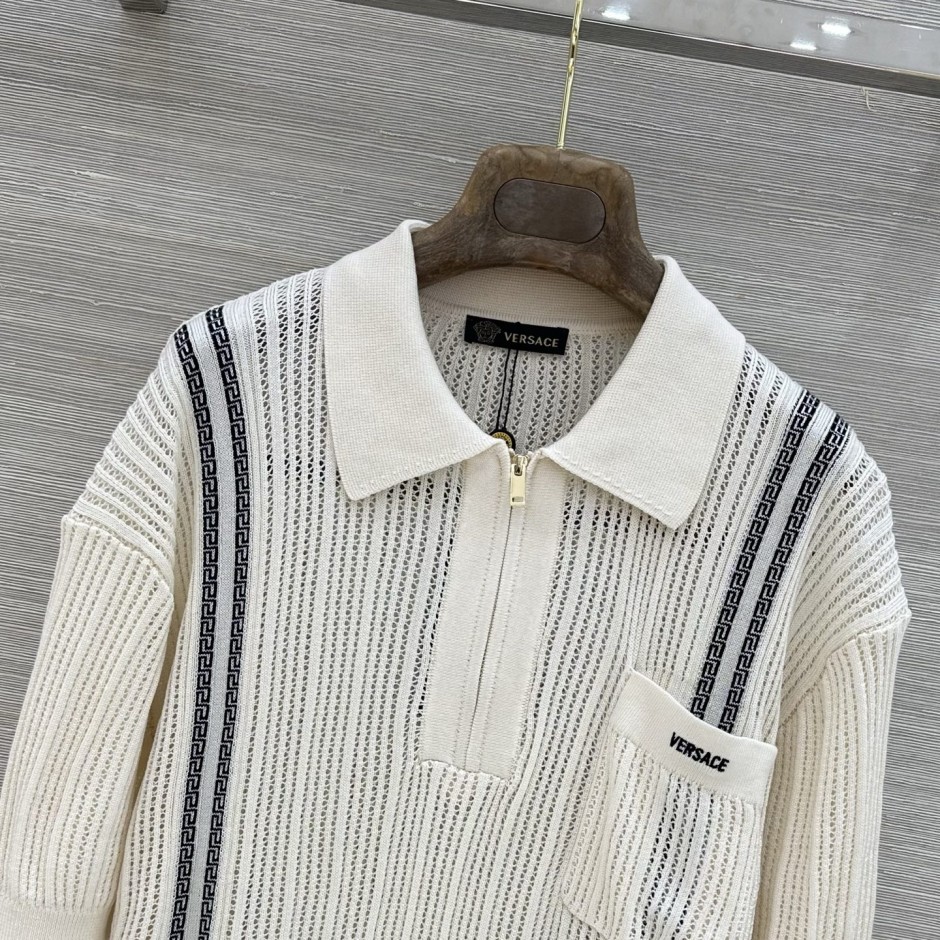 1785573345682614.jpg 洗練された カジュアル グレカ ハーフジップ ポロシャツ ヴェルサーチ ニット 偽物 アイボリー