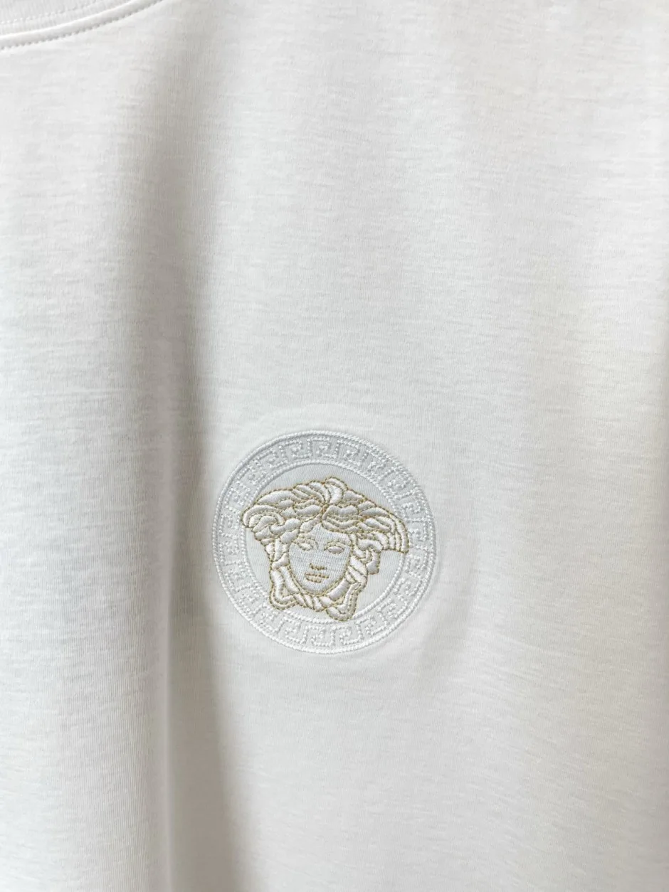 1785578324553155.jpg メデューサ刺繍 クルーネック 半袖Tシャツ ヴェルサーチ Tシャツ 偽物 合わせやすい