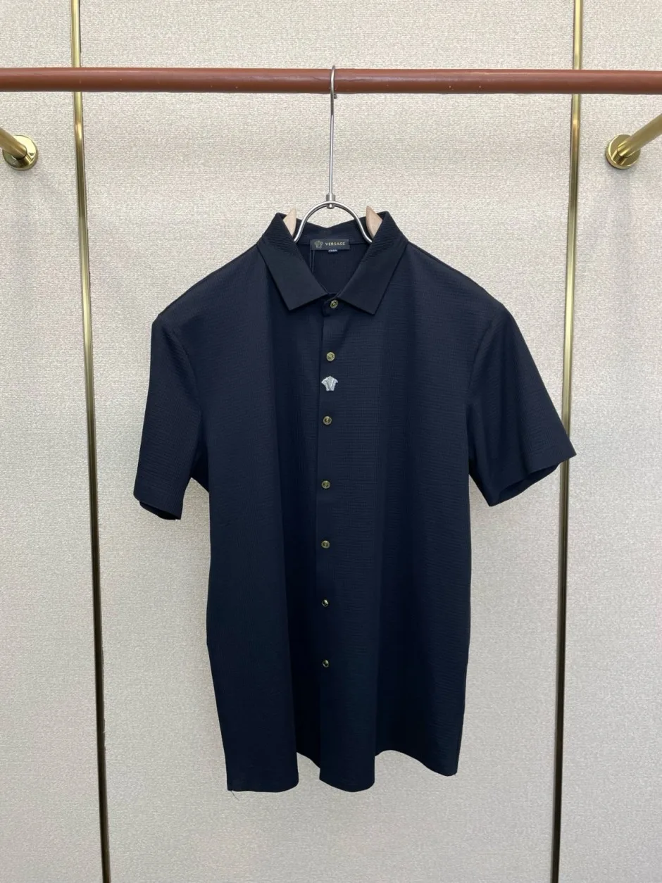 1785579070580485.jpg 洗練された シンプル 半袖ボタンダウンシャツ ヴェルサーチ シャツ 偽物 3色あり