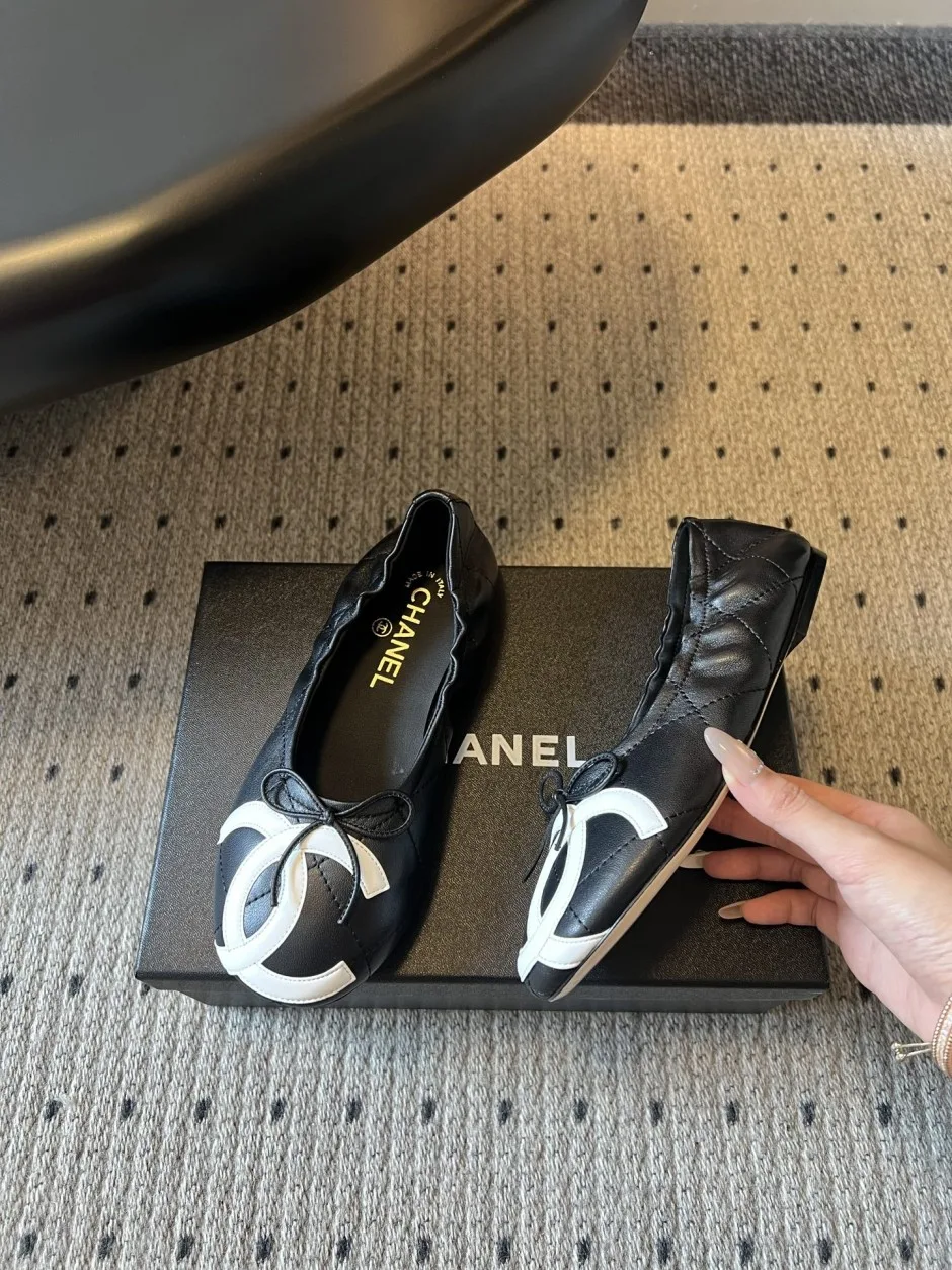 キルティング レザー バレリーナシューズ シャネル パンプス 偽物 合わせやすい