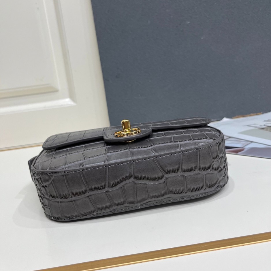 1785660483338788.jpg シャネル バッグ コピー 洗練された クロコ型押し ココマーク ショルダーバッグ グレー