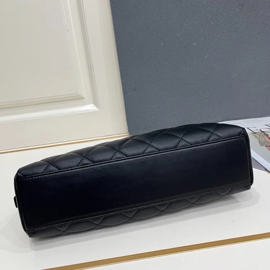 1785728622698970.jpg シャネル バッグ コピー 洗練された レザー ショルダーバッグ ブラック