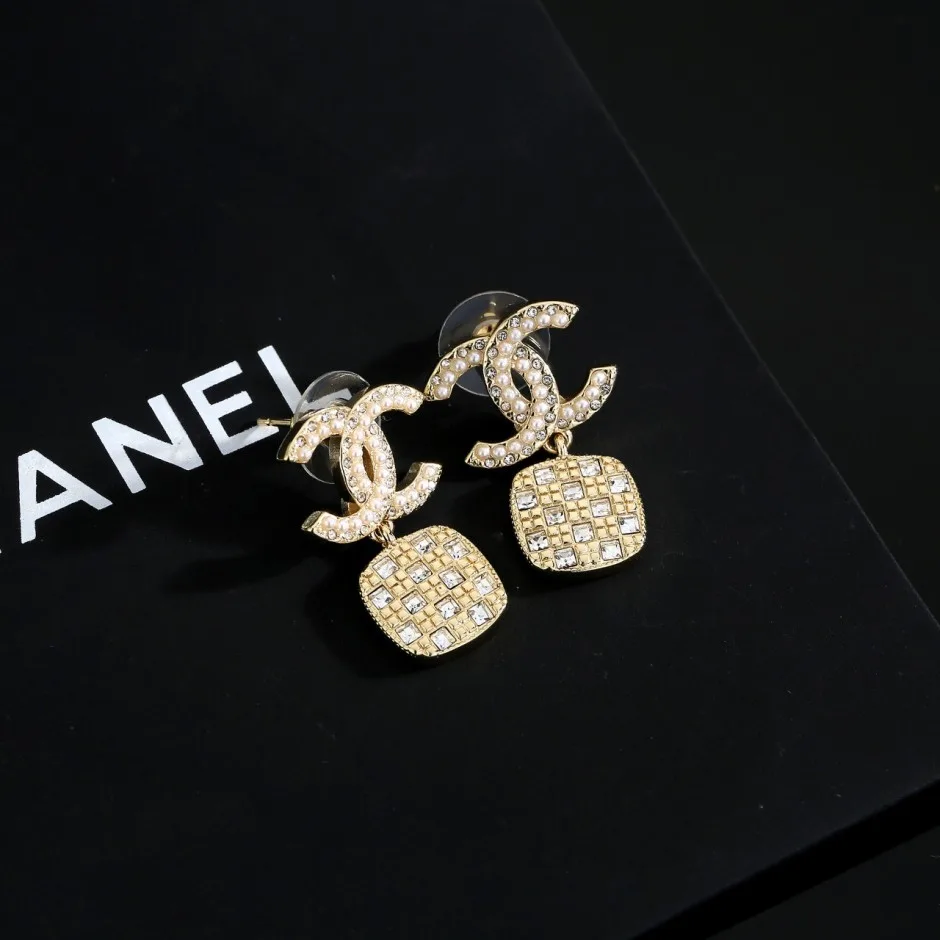 1785815165312885.jpg 人気 エレガント シャネル イヤリング 偽物 CCロゴピアス 合わせやすい