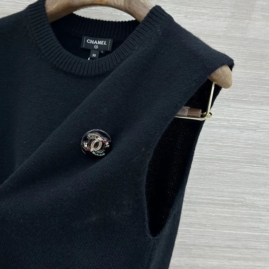 1785908219798834.jpg シンプル シャネル ニット 偽物 カシミヤ混 クルーネック ニットベスト ブラック
