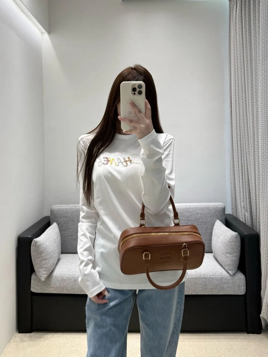 1785923796425682.jpg ベーシック 合わせやすい シャネル Tシャツ 偽物 コットン ロゴ 長袖Tシャツ ホワイト